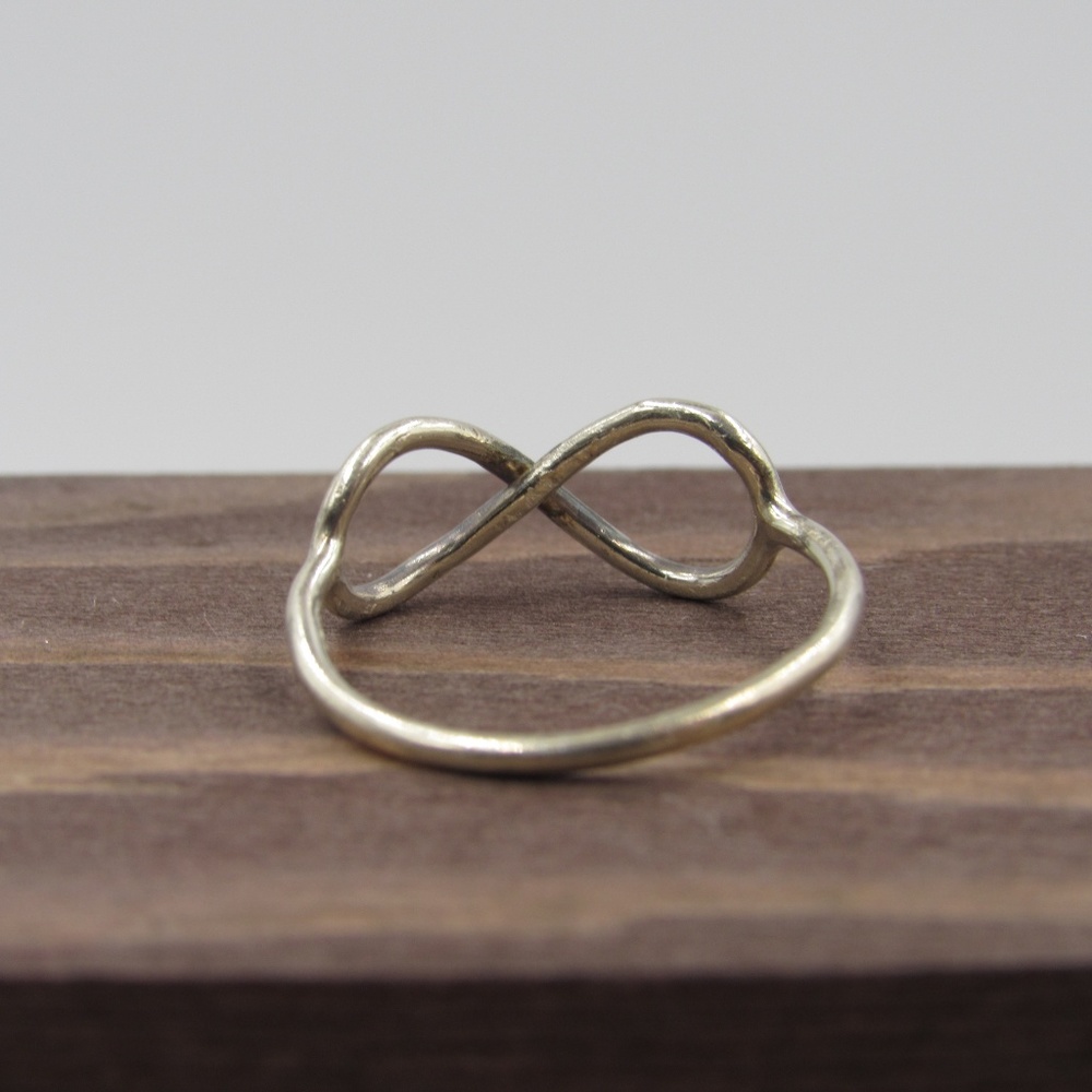Size 7.25 Sterling Silver Simple Infinity Band - Picture 4 of 7